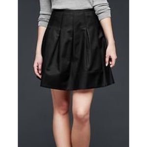 GAP Stretch Fit & Flare Pleated Skirt
